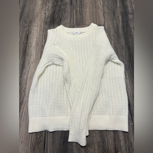 🌱🦢4 FOR $15!🦢🌱 Women's Classic White Sweater - Picture 2 of 3